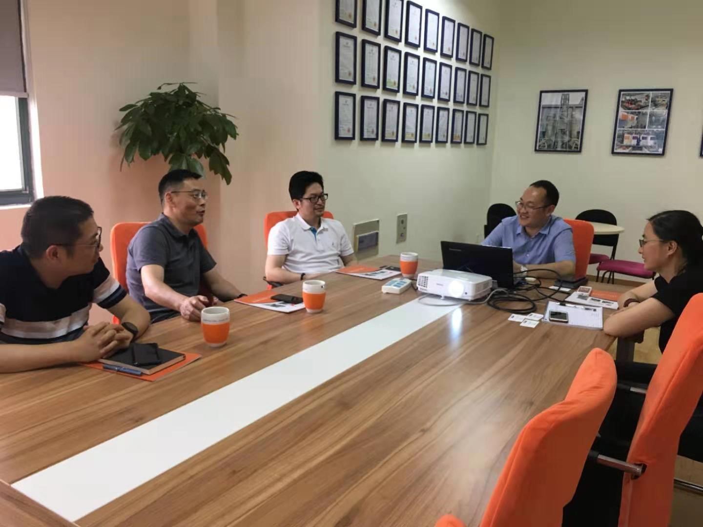 我司高層前往江蘇某環(huán)?？萍加邢薰具M行走訪與交流