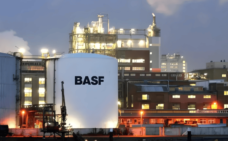 BASF涂料反應(yīng)釜清洗